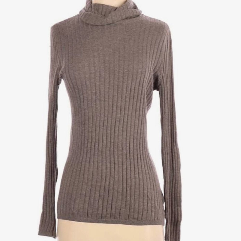 Gray turtleneck